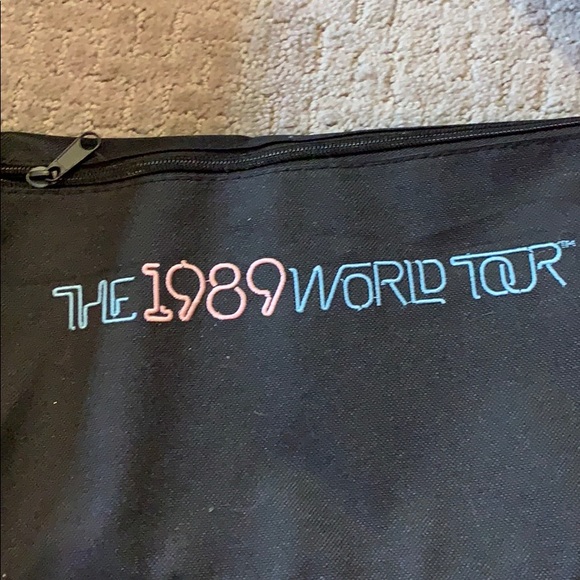 Taylor Swift 1989 World Tour Bag - Picture 2 of 2
